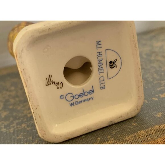 Hummel Goebel I Brought You A Gift 479 4” tall - Picture 7 of 7